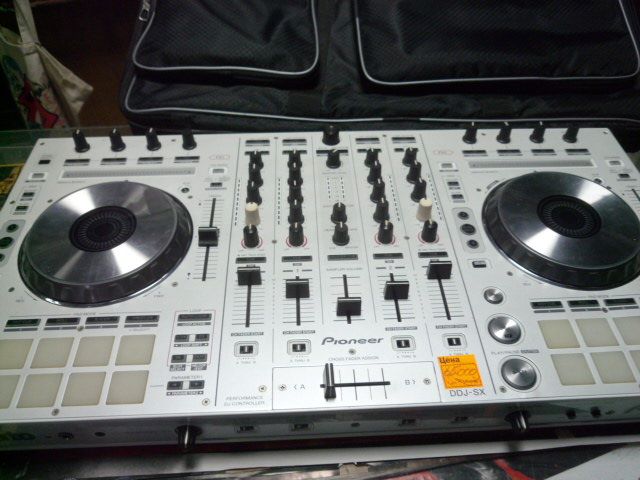 DJ CONTROLLER PIONEER DDJ-SX-W Чехол. Цена 65 000 руб.