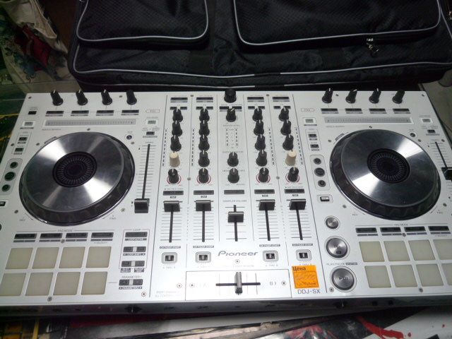 DJ CONTROLLER PIONEER DDJ-SX-W Чехол. Цена 65 000 руб.