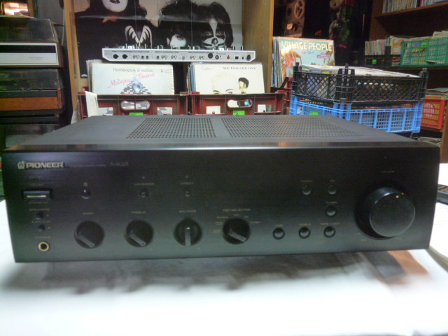 Усилитель PIONEER A-402R Япония. Цена 18 000 руб.