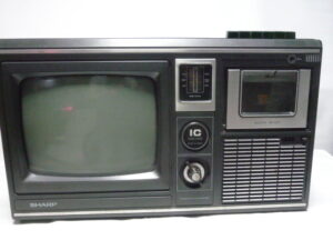 магнитола SHARP 10P-18H Япония. Цена 35.000.руб.