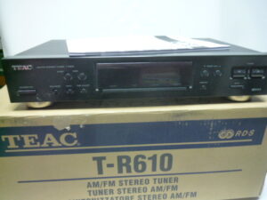 Тюнер TEAC T-R610 Япония. Цена 12 000 руб.